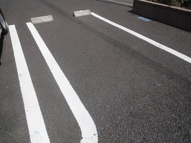 サニーメゾン　前島の駐車場|駐車場に車を止められます