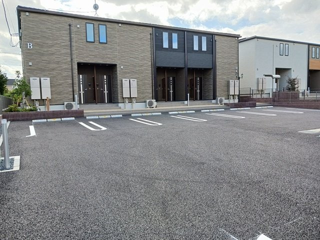 シャトンＡの駐車場