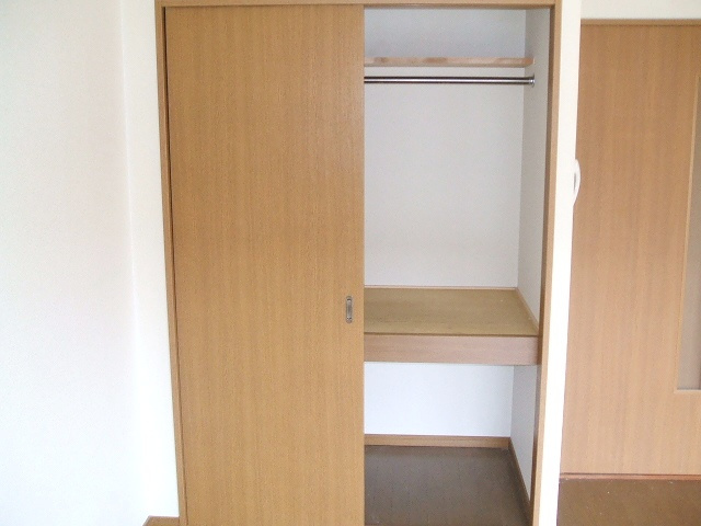 セカンドキャビンの収納|たっぷりとした収納スペースです