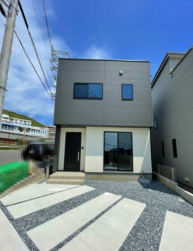 古江東町　一戸建ての外観|モノトーンでスタイリッシュな外観の建物です。凹凸が少ないキューブ型で使い勝手の良い間取りです。