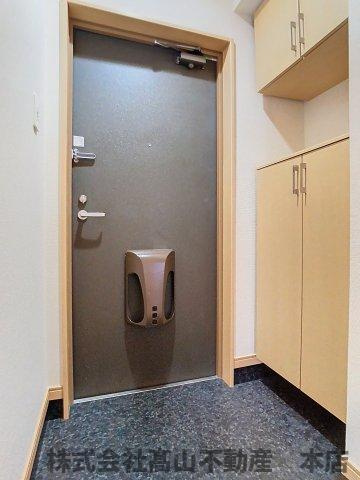 宗像市土穴１丁目のアパートの玄関