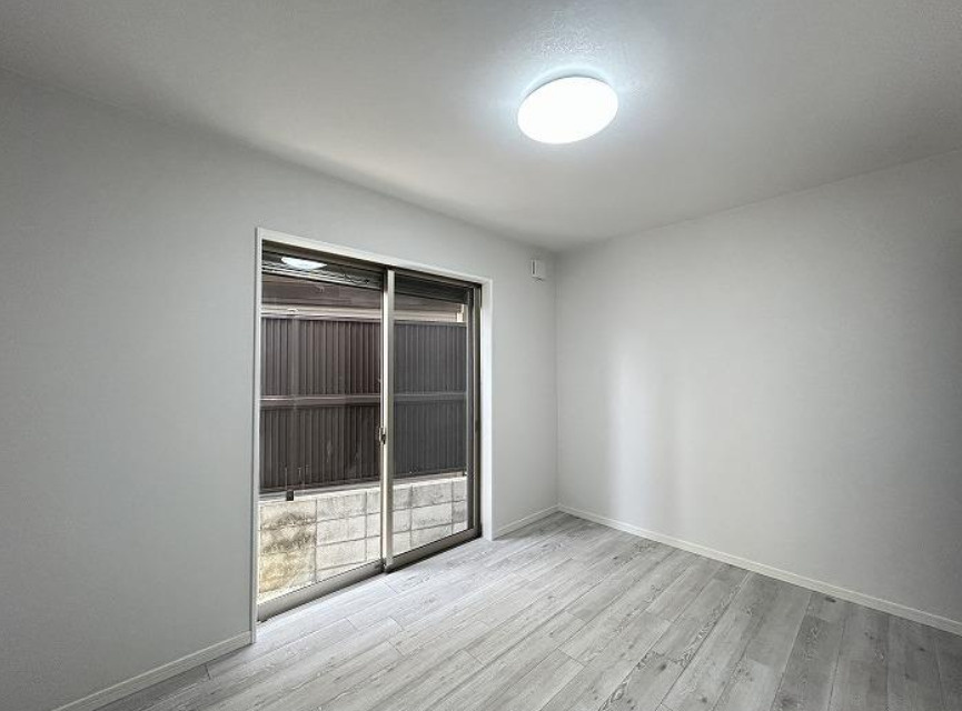 淀川区十八条2丁目　中古戸建の洋室|スタンダードな洋室です