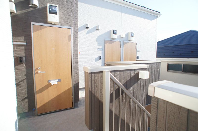 ヒルズ踊場の玄関
