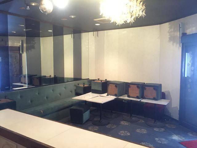 大和平沢店舗の内装