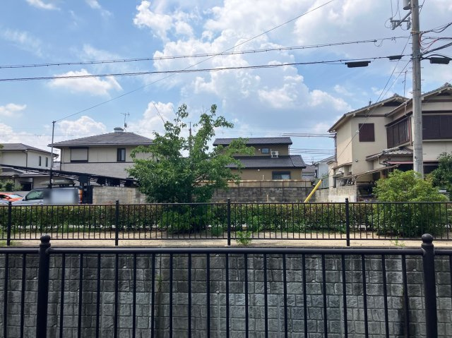 【外観】 | 下津林六反田 売土地 | 北側、6ｍ道路 + 河川 + 12ｍ道路につき解放感あります。