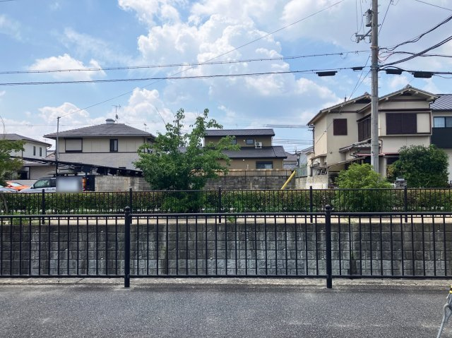 【外観】 | 下津林六反田 売土地 | 北側、6ｍ道路 + 河川 + 12ｍ道路につき解放感あります。