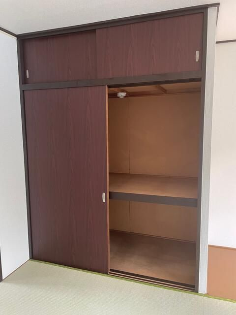 横浜市金沢区富岡東６丁目のアパートの収納
