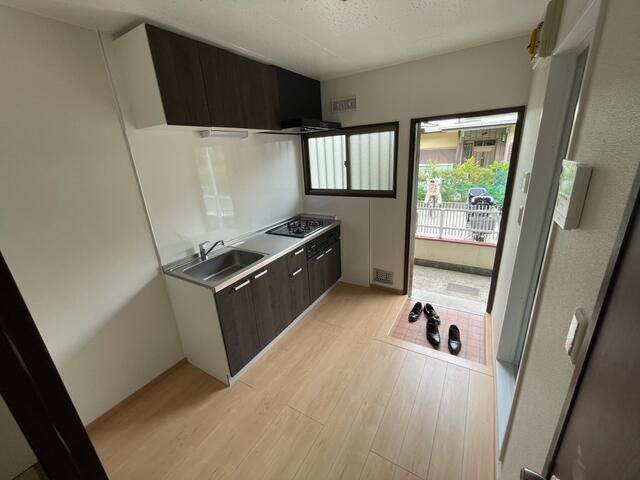 横浜市金沢区富岡東６丁目のアパートの玄関
