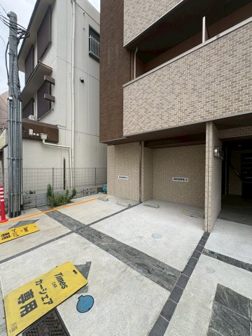 グラディオ友井の駐車場