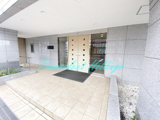 藤沢市湘南台２丁目の賃貸マンションのエントランス