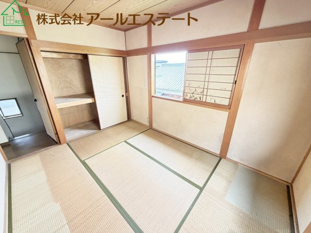 加古川市平岡町土山　　　JR「土山駅」徒歩9分の和室
