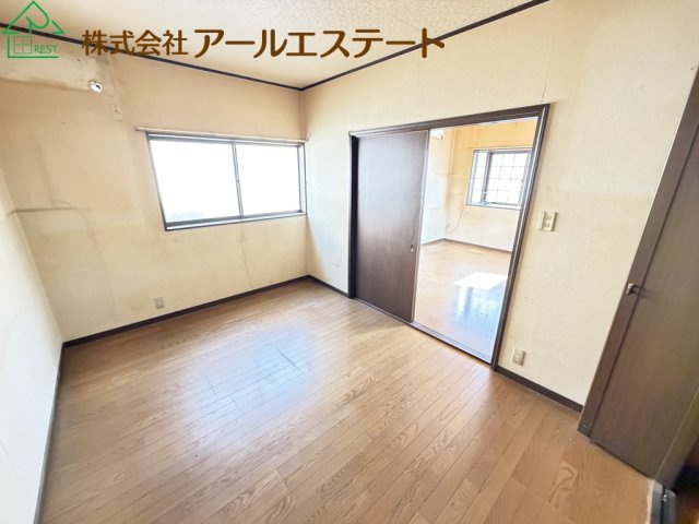 加古川市平岡町土山　　　JR「土山駅」徒歩9分の洋室