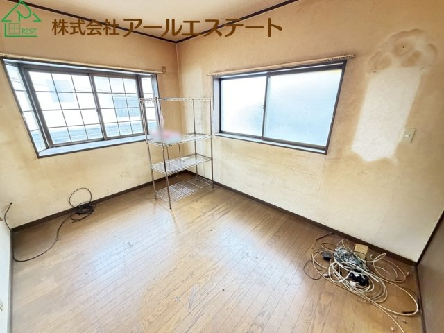 加古川市平岡町土山　　　JR「土山駅」徒歩9分の洋室