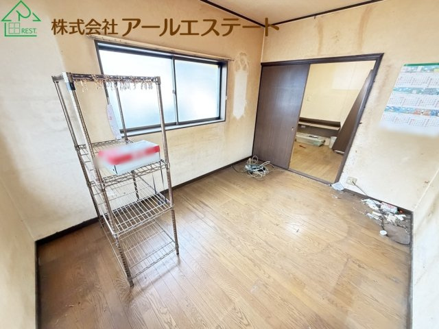 加古川市平岡町土山　　　JR「土山駅」徒歩9分の洋室