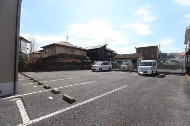 プレザント・ハイツの駐車場|カースペースがあります