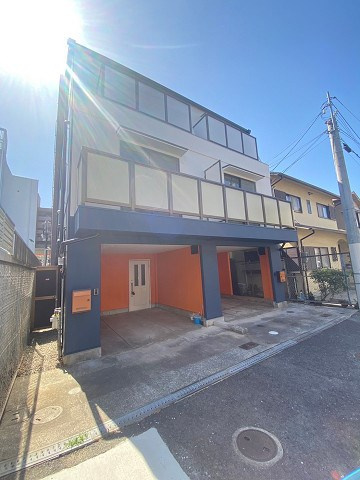 西田町テラスハウスの外観