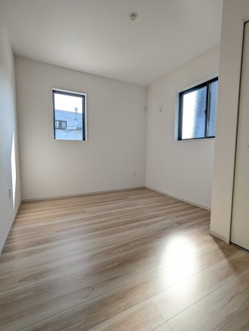 水戸市渡里町　4期の洋室|フローリングの部屋は家具やインテリアともマッチしてお洒落感が出やすく身の周りの整理がしやすく魅力的です～♪