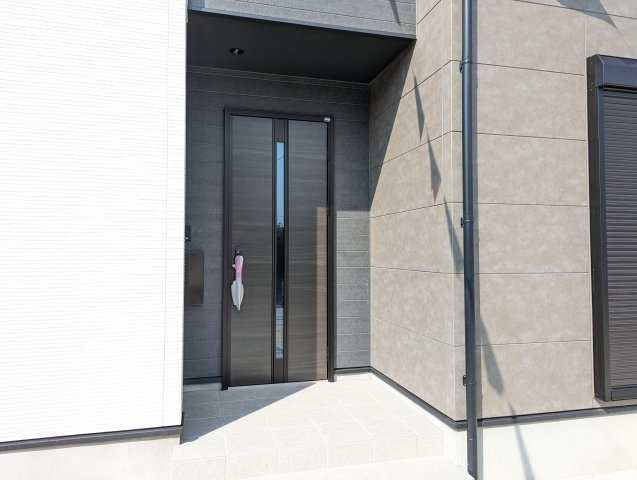 水戸市渡里町　4期の玄関|高級感のある玄関です。玄関は住まいの（顔）です～♪新しい生活を新しい家で♪