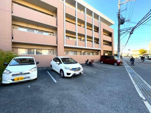 ステラコートの駐車場