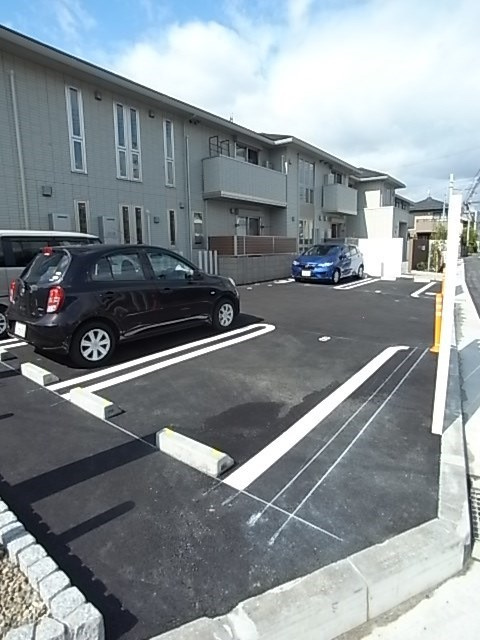 猪名寺CONTINENTEの駐車場