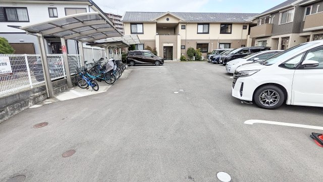 アビタシオン仁川Ⅱの駐車場