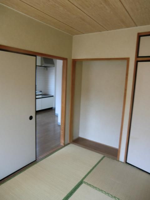 千葉市中央区旭町の賃貸マンションの和室