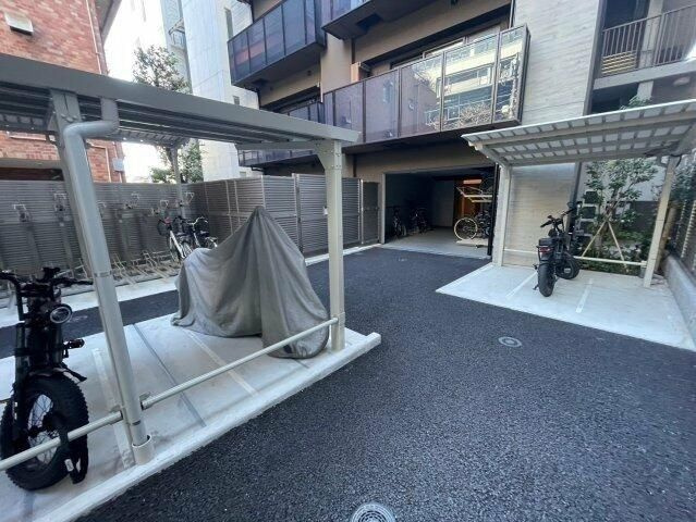 ピアース渋谷の駐車場