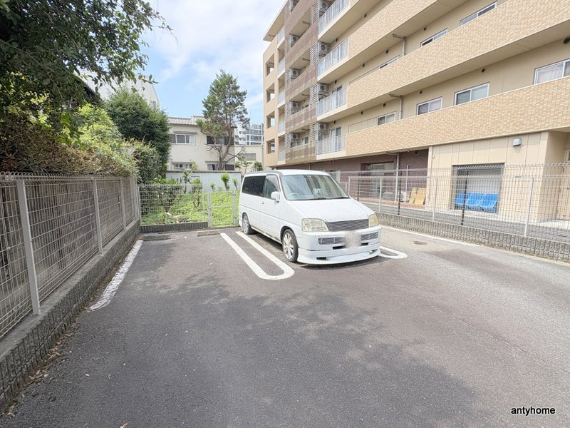 サニーヴィラ　仲介手数料無料の駐車場