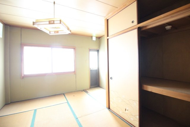 田町275ビルの和室