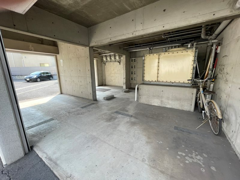 シャリテホサキの駐車場