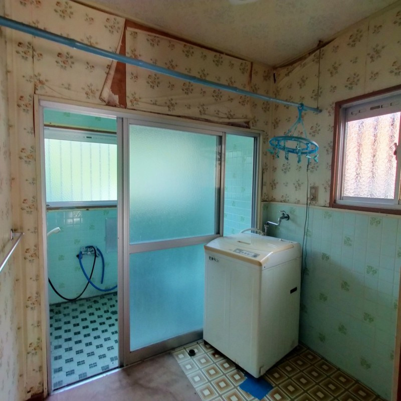 船越町一戸建の脱衣所