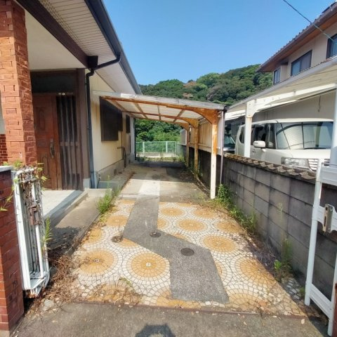 船越町一戸建の駐車場