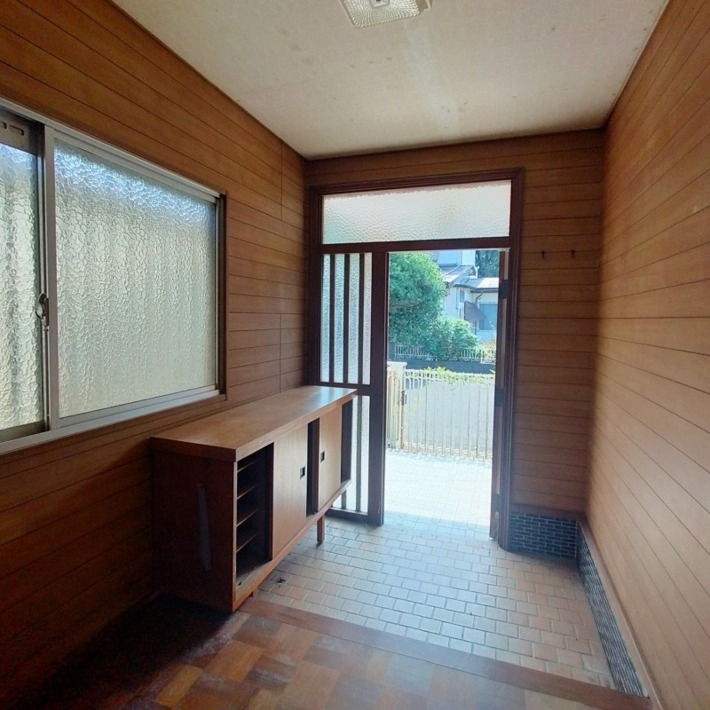 船越町一戸建の玄関