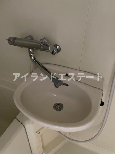 コンチェル上越　バストイレ別　陽当たり良好　オートロック　の洗面所