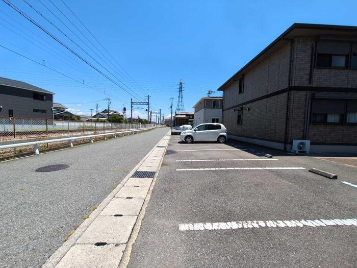 リヴェール コートの駐車場