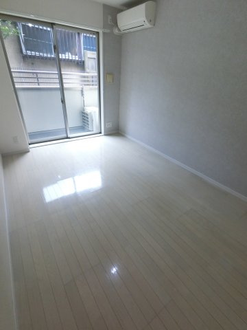 クリスタルの洋室