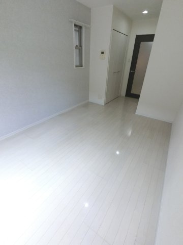 クリスタルの洋室