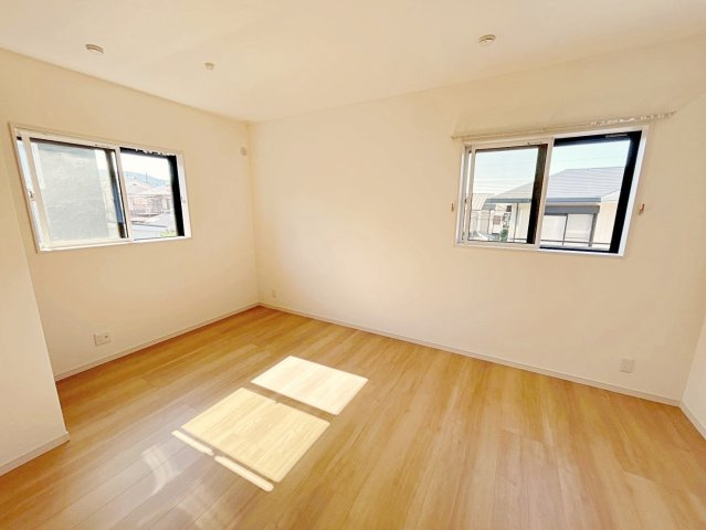 森本町天神森の洋室|ベッドや机など無理なく配置できる広さとなっております。（R8.5撮影）