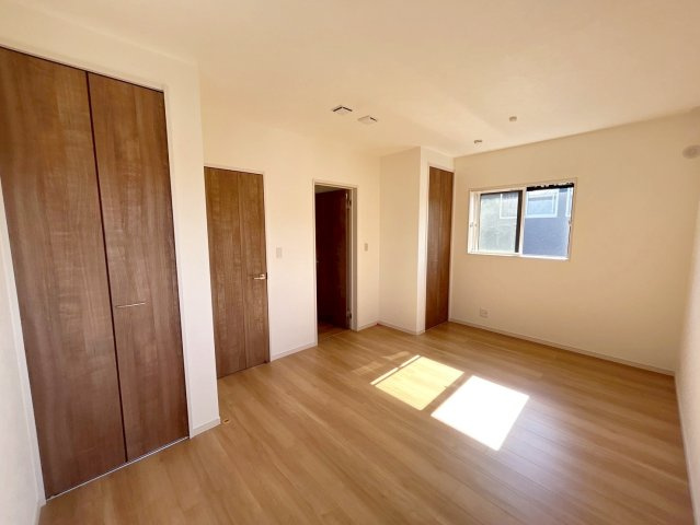 森本町天神森の洋室|全居室に収納を設けている為、生活感が出にくく住環境を広々お使いいただけます。（R8.5撮影）