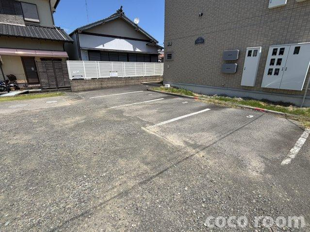 クレインⅡの駐車場