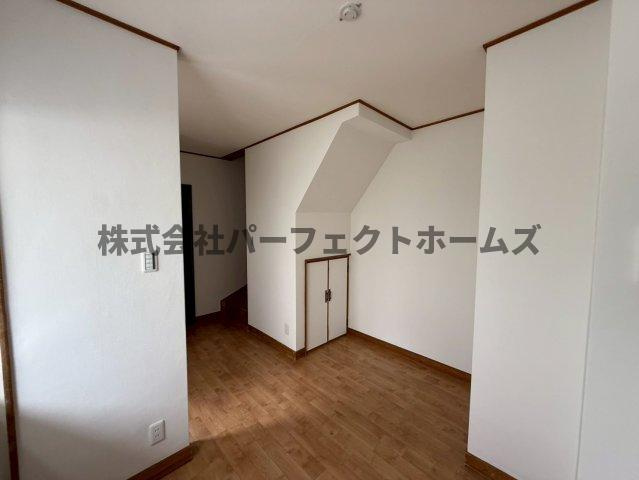 春日町戸建　賃貸の居間・リビング|おしゃれなリビングです