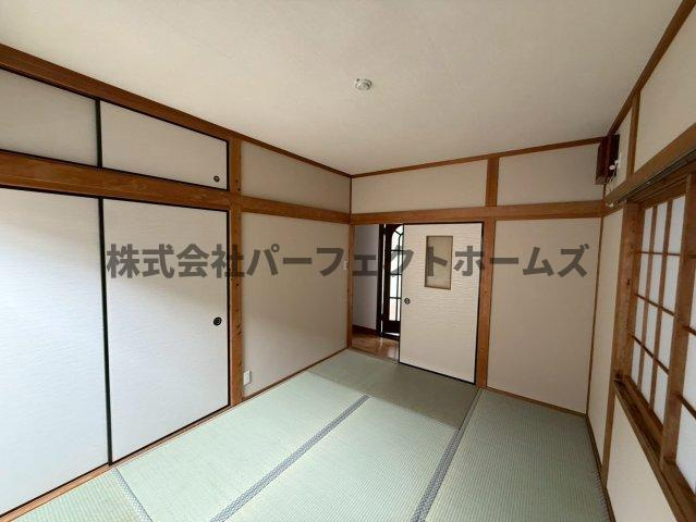 春日町戸建　賃貸の和室|明るい和室です