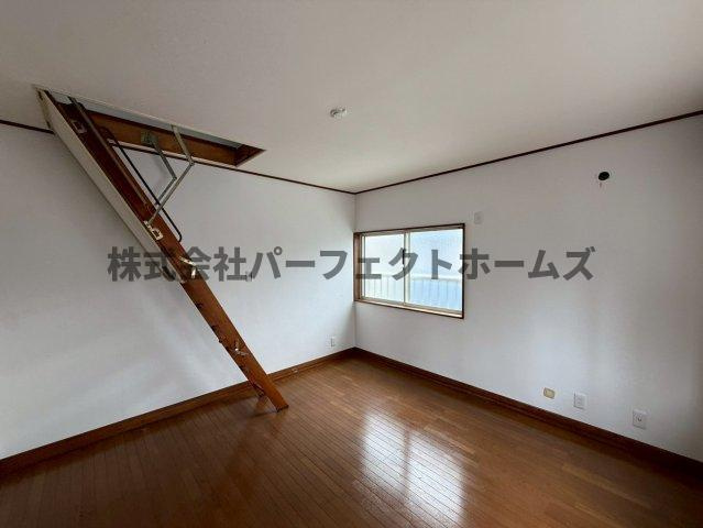 春日町戸建　賃貸の洋室|明るい洋室です