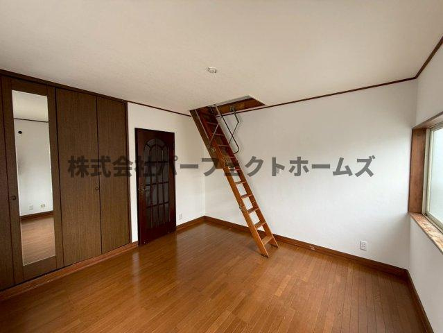 春日町戸建　賃貸の洋室|明るい洋室です