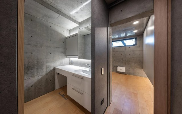 文京区目白台2丁目　中古戸建の独立洗面台|現地写真

現地ご見学希望・資料請求などお気軽にお問い合わせ下さい！
03-5990-5201