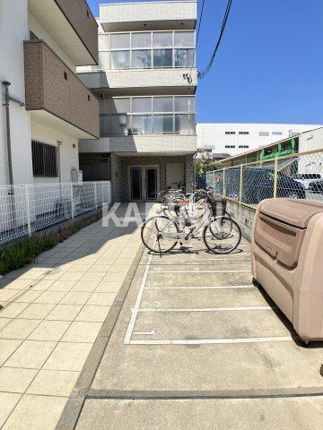 クライス横堤の駐車場