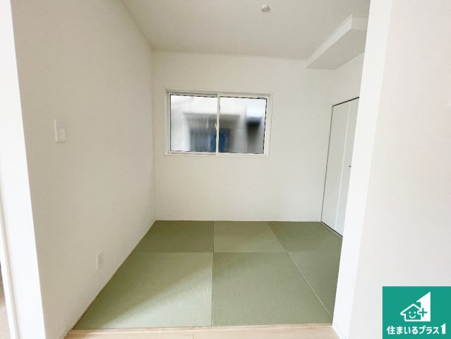 宇治市槇島町一ノ坪　第3期　新築一戸建ての和室|一室あると便利な和室は客間としてだけでなく、小さなお子様のプレイルームや食後のくつろぎスペースとしてもご利用いただけます。収納もついていますので大活躍間違いなし！