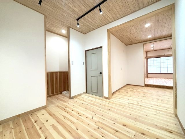 河原城貸家の居間・リビング
