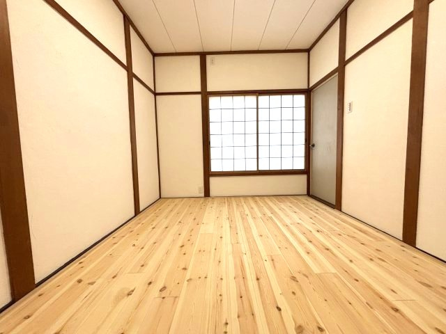 河原城貸家の洋室