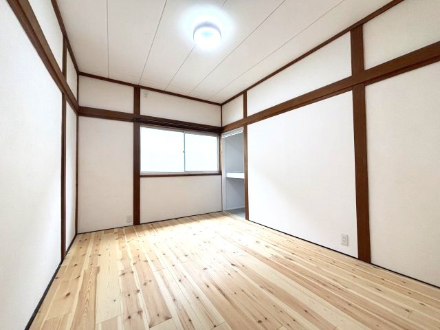 河原城貸家の洋室